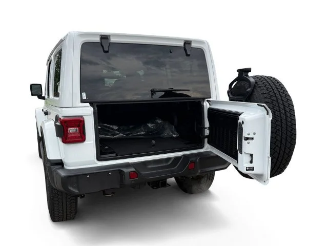 Used 2022 Bright White Clearcoat Jeep Unlimited Sahara Altitude image 19