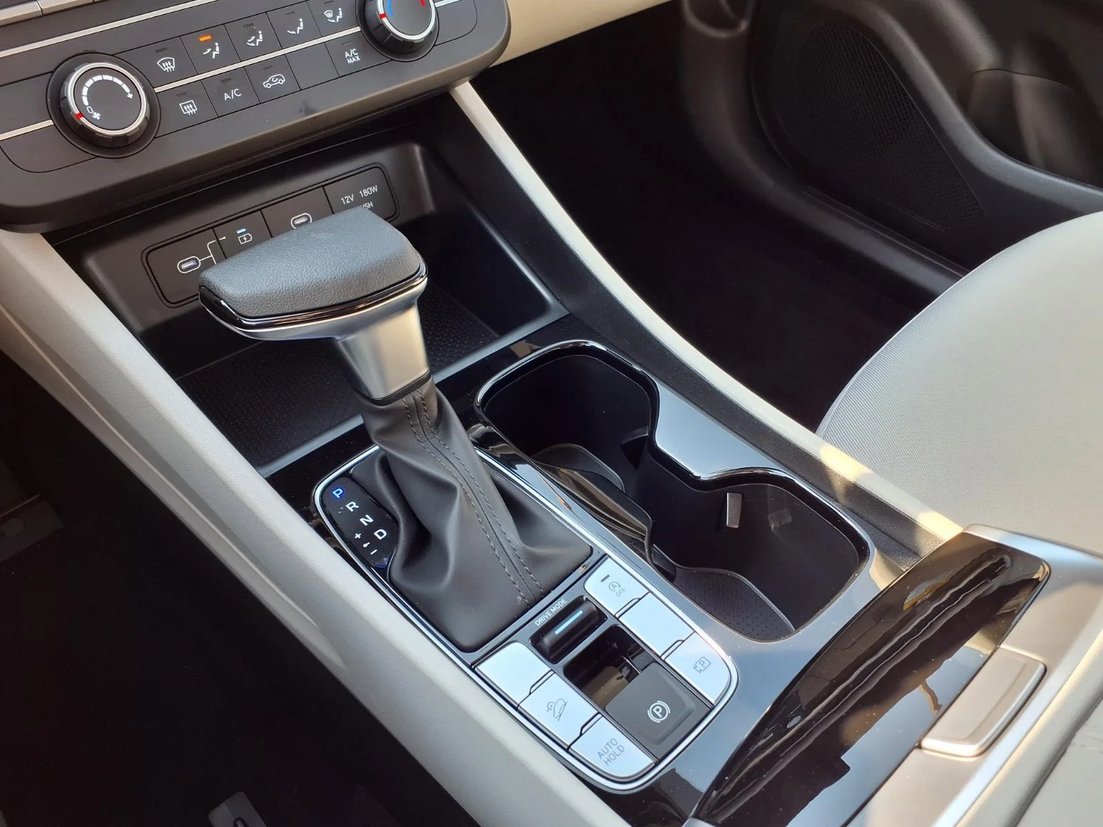 New 2026 Phantom Black Pearl Hyundai SE image 5