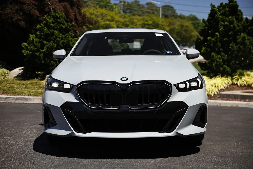 New 2027 Brooklyn Grey Metallic BMW 530i xDrive image 13