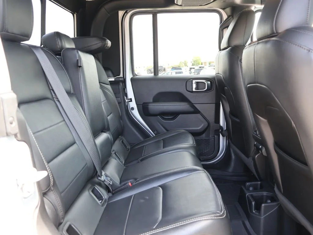 Used 2022 Silver Jeep Overland image 11
