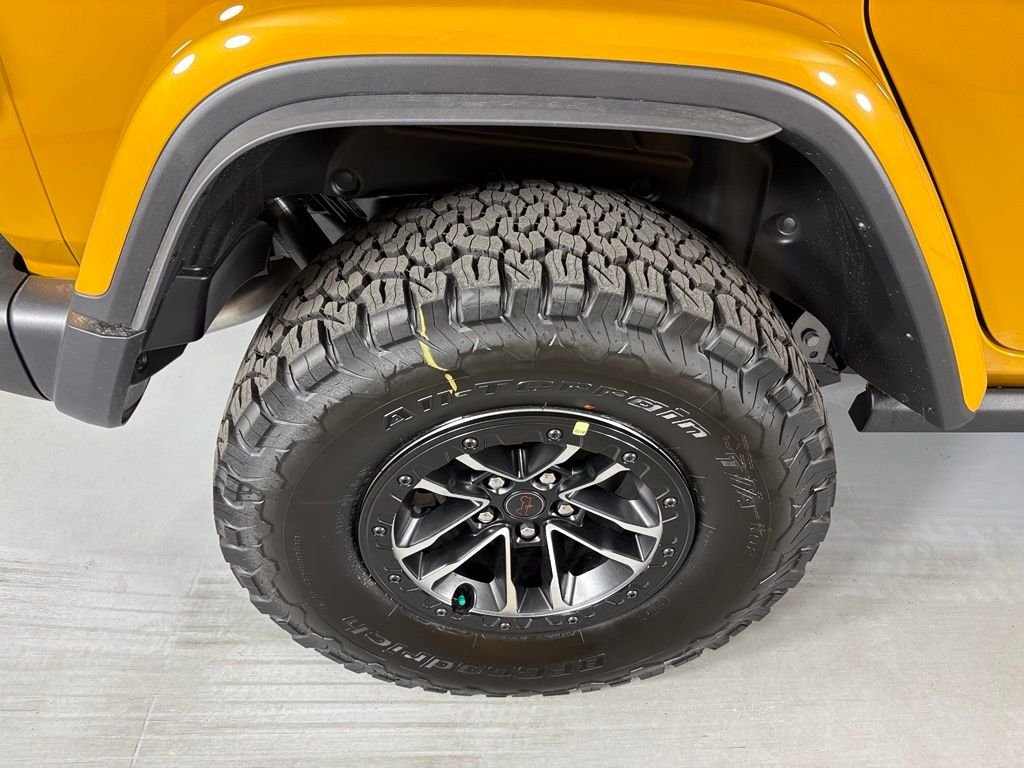 New 2026 Goldilocks Exterior Paint Jeep Rubicon X image 11