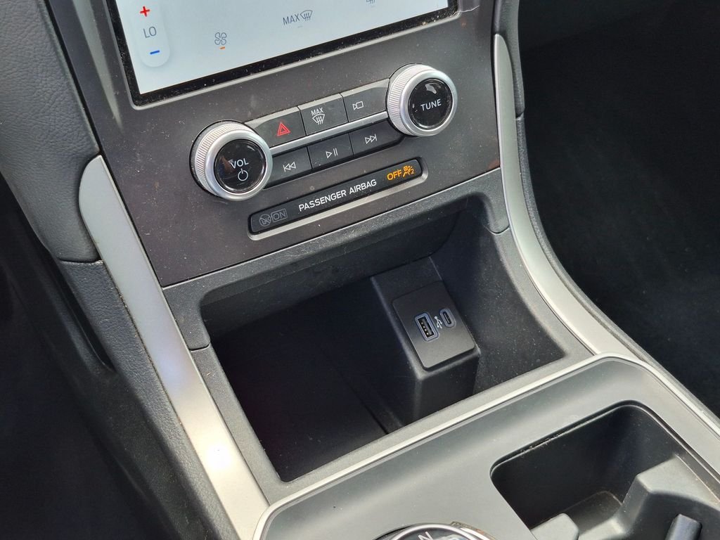 Used 2021 White Ford SE image 18