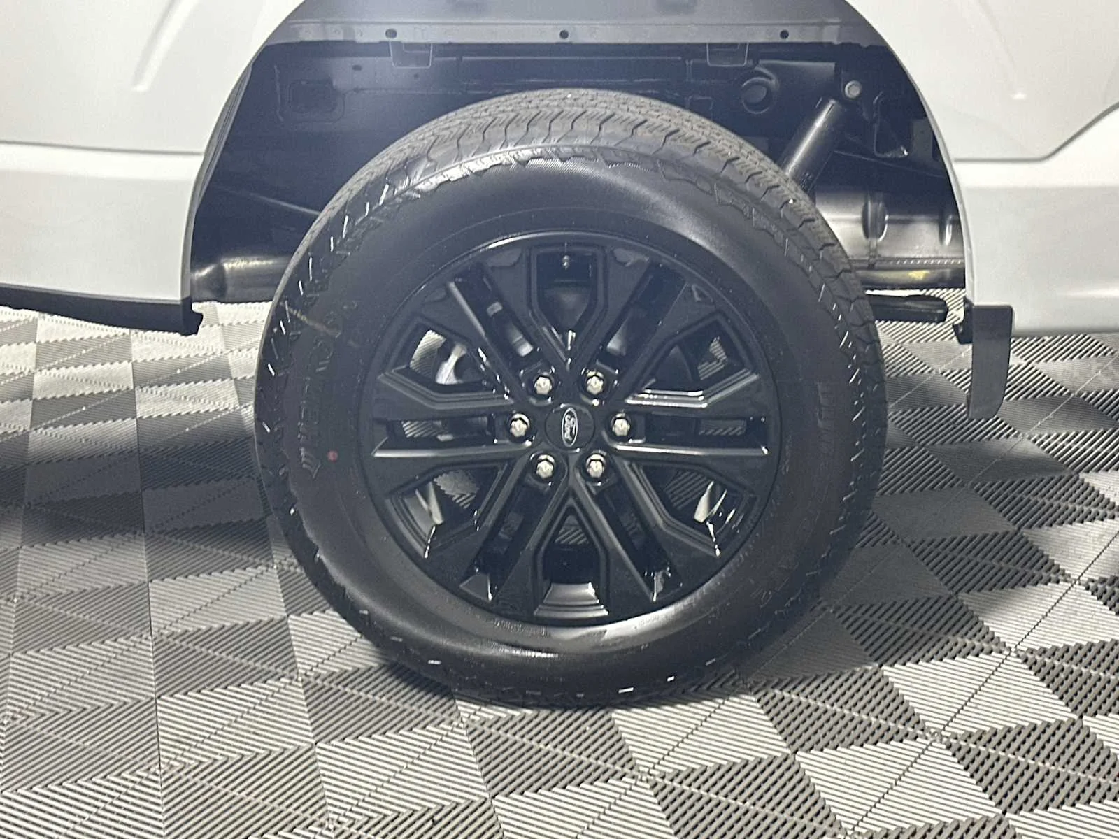 New 2026 Avalanche Gray Ford LARIAT image 23