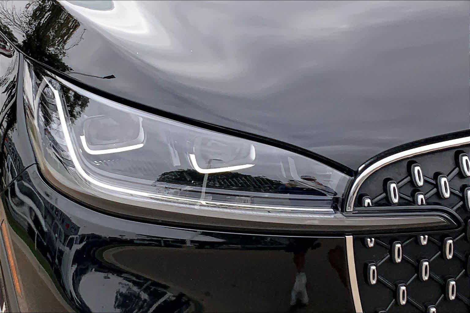 Certified Used 2025 Infinite Black Metallic Lincoln Reserve image 28