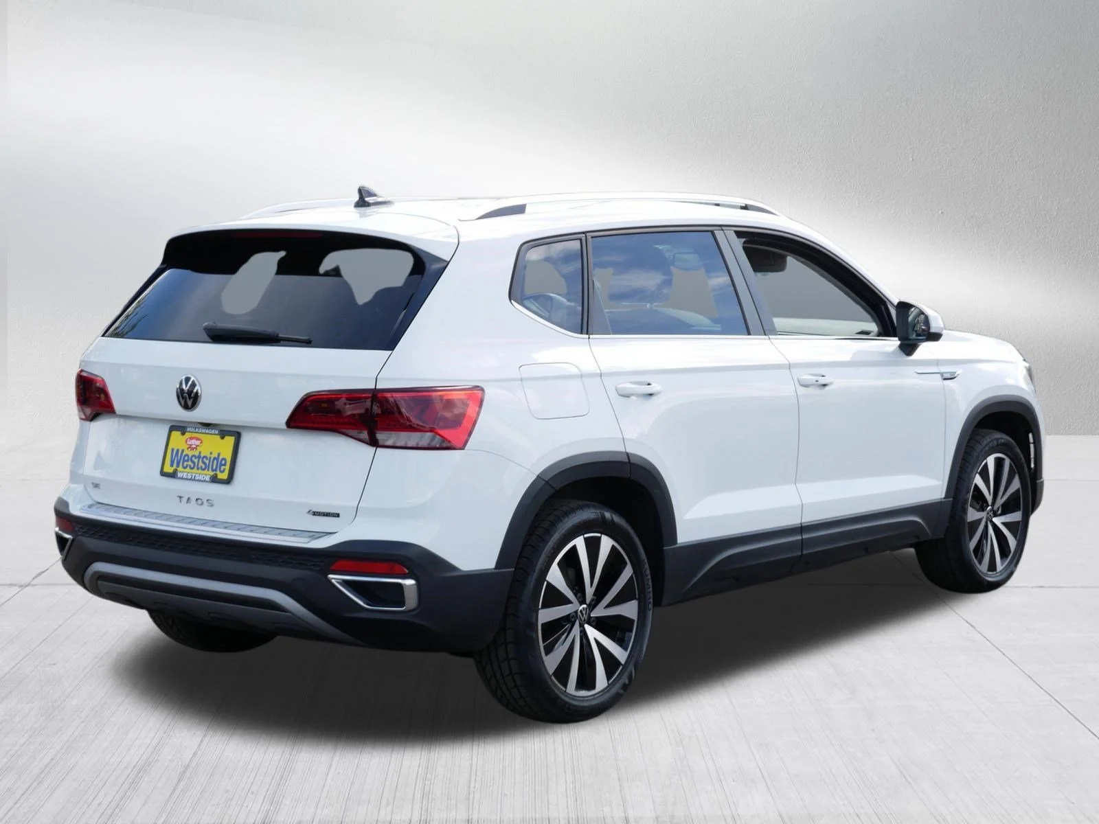 Used 2022 Pure White Volkswagen SE image 7