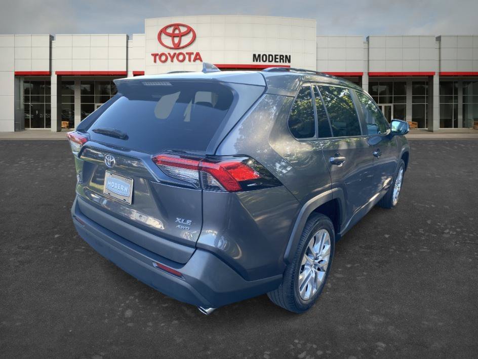 Used 2023 Magnetic Gray Metallic Toyota XLE Premium image 5