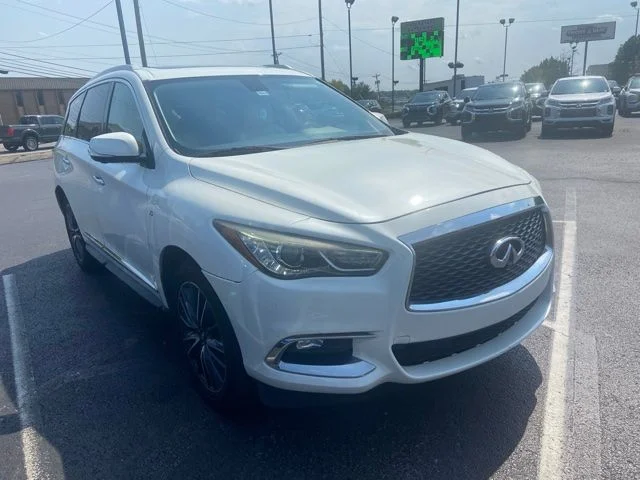 Used 2017 White INFINITI Base image 3