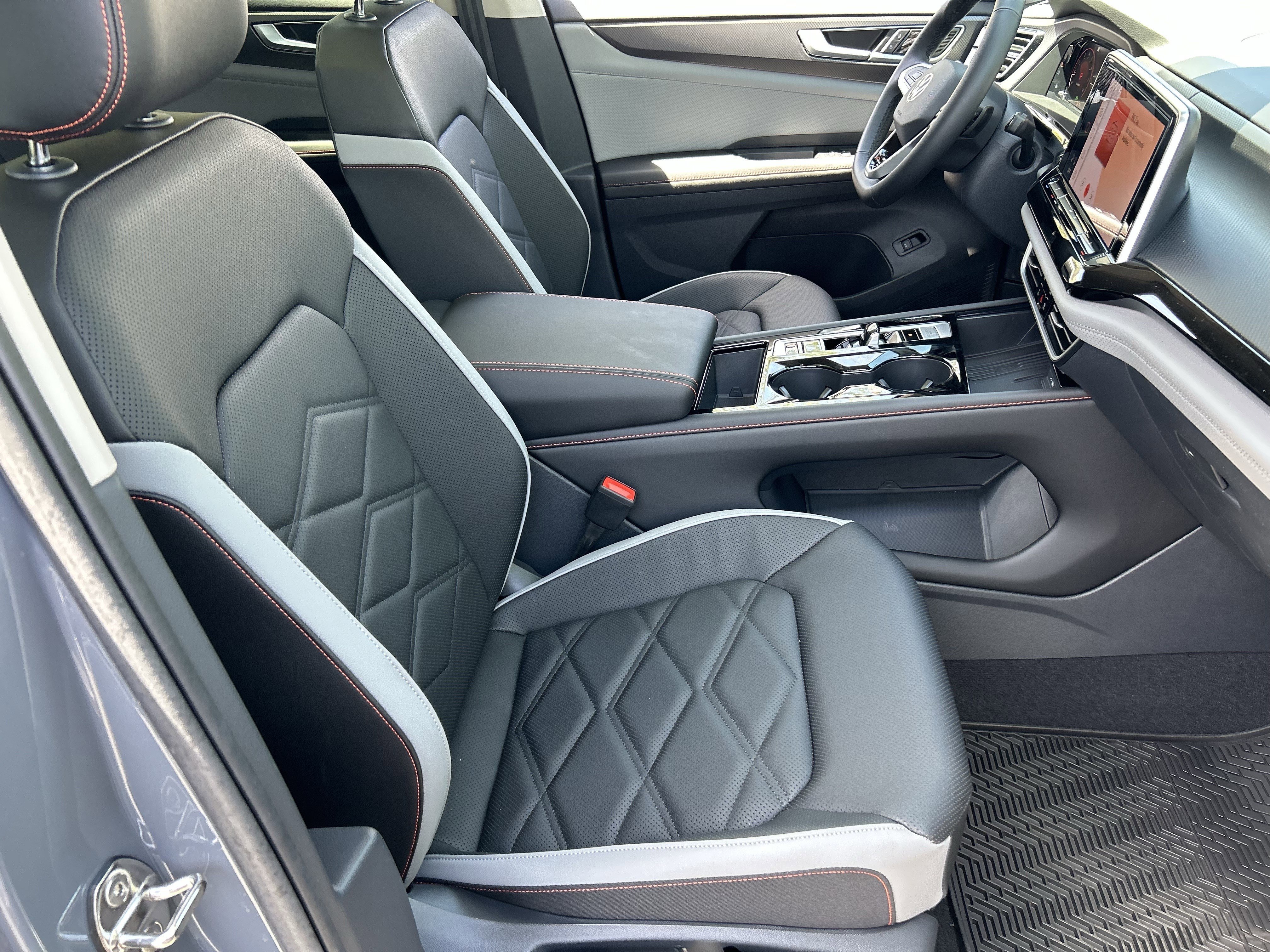 New 2026 Pure Gray Volkswagen 2.0T Peak Edition image 7