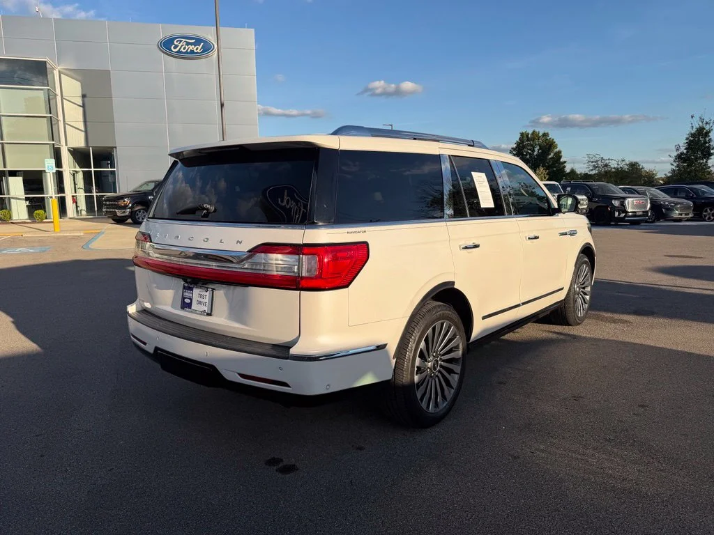 Used 2019 White Lincoln Reserve image 6