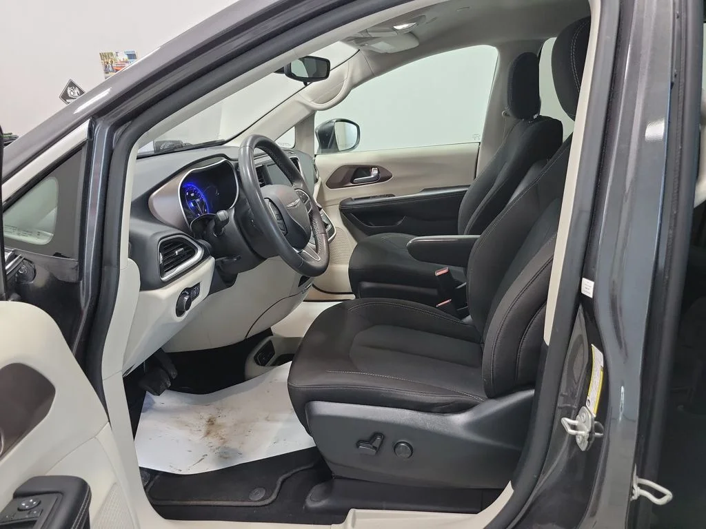Certified Used 2023 Gray Chrysler LX image 34