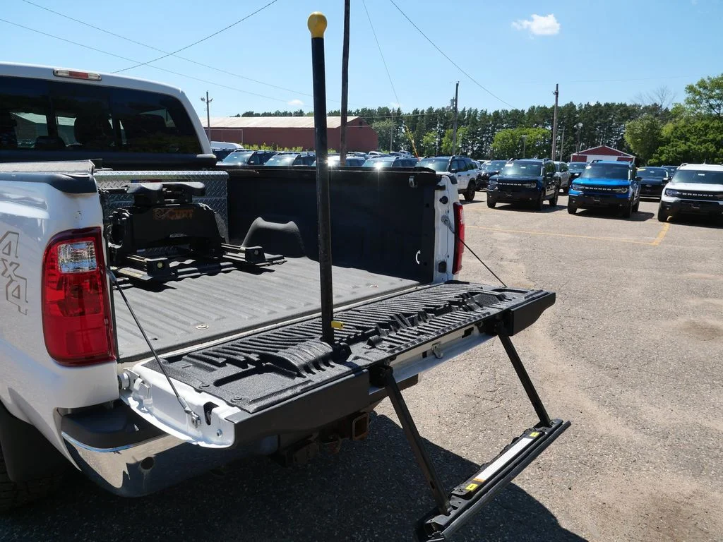 Used 2013 White Ford Lariat image 9