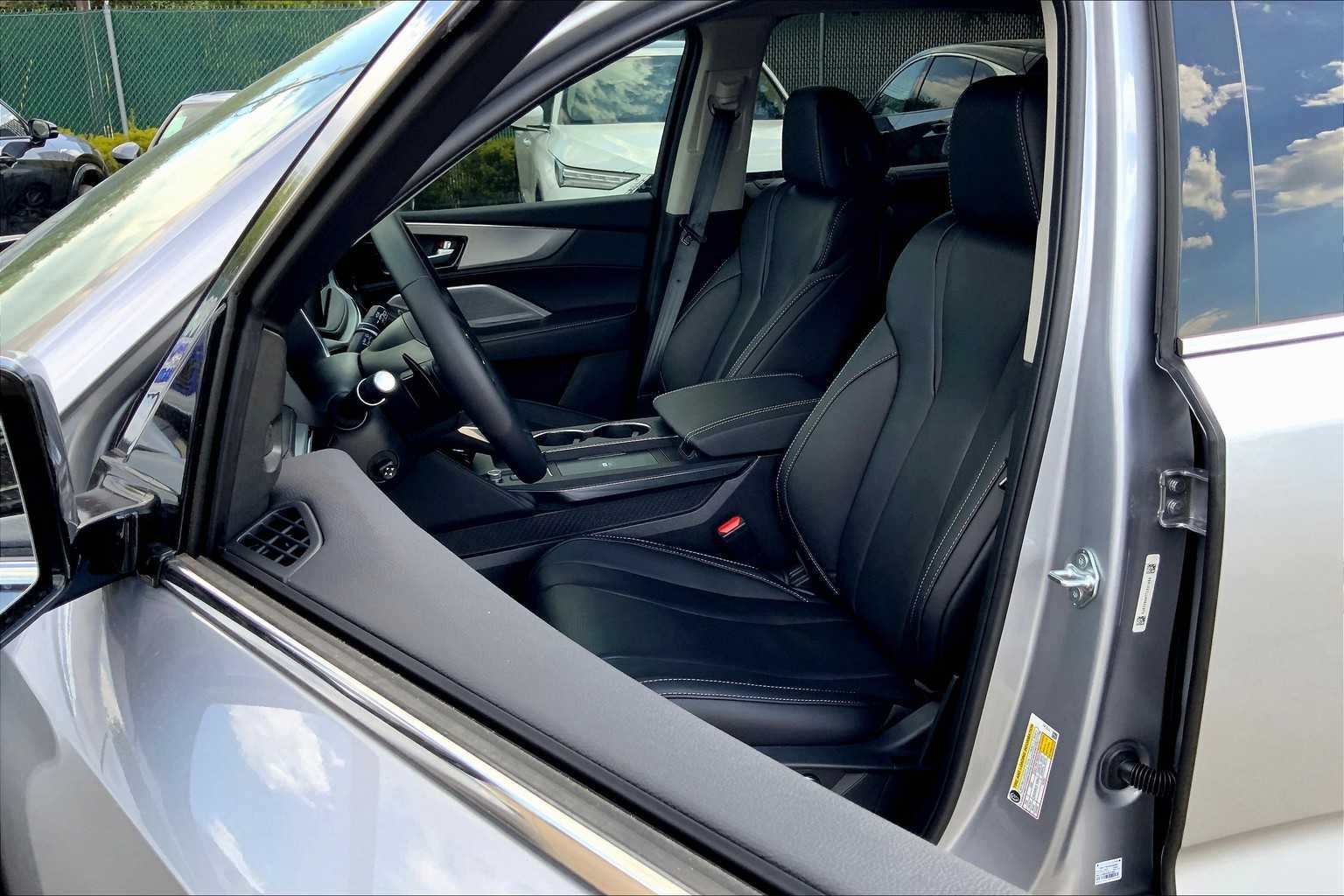 New 2026 Solar Silver Metallic Acura w/Technology Package image 9