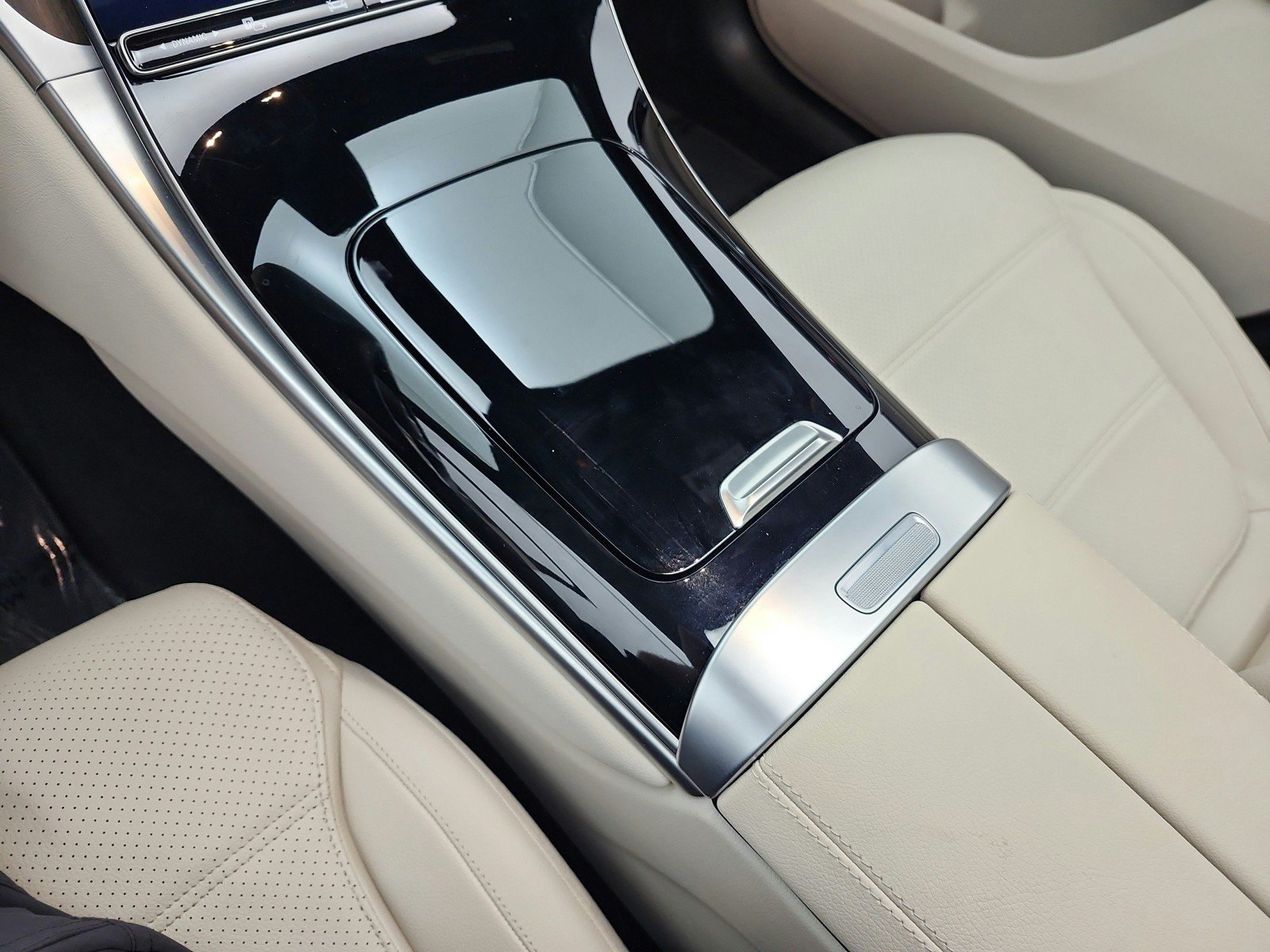 Certified Used 2024 Polar White Mercedes-Benz GLC 300 SUV image 13