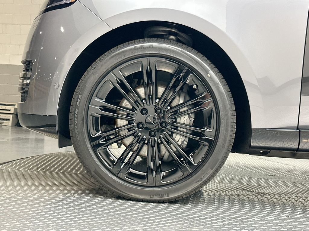 New 2026 Eiger Grey Land Rover SE image 5