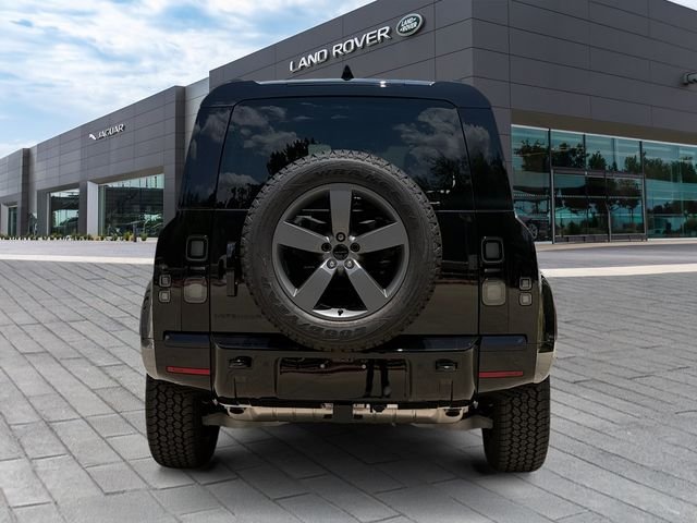 New 2026 Santorini Black Land Rover X-Dynamic SE image 4
