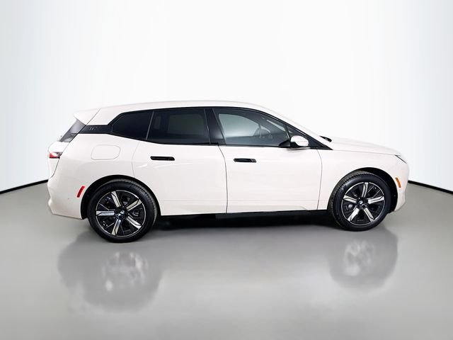 2026 BMW iX 45 - Photo 8
