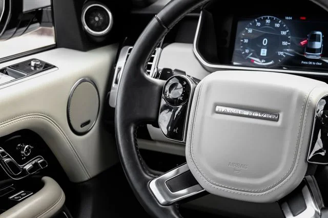 Used 2019 White Land Rover 5.0L V8 Supercharged image 23