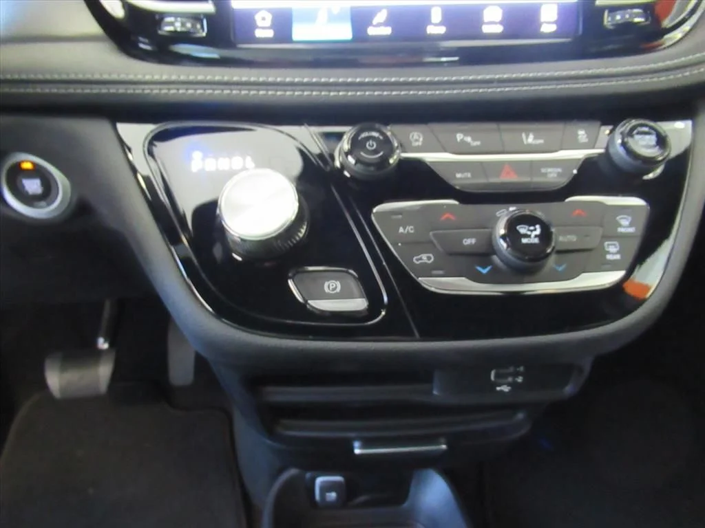2026 Chrysler Pacifica Select - Photo 24