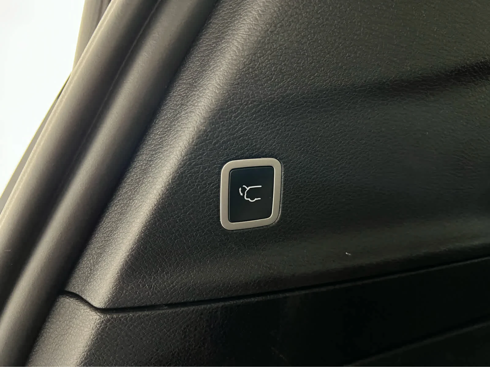 Used 2026 Bright White Clearcoat Chrysler Select image 10
