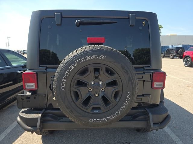 Used 2013 Black Jeep Unlimited Sahara image 4