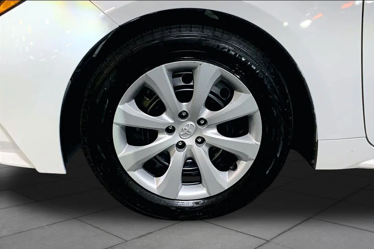 Used 2024 Ice Cap Toyota LE image 11