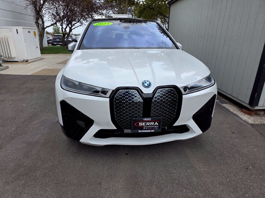 Used 2024 Mineral White Metallic BMW xDrive50 image 2