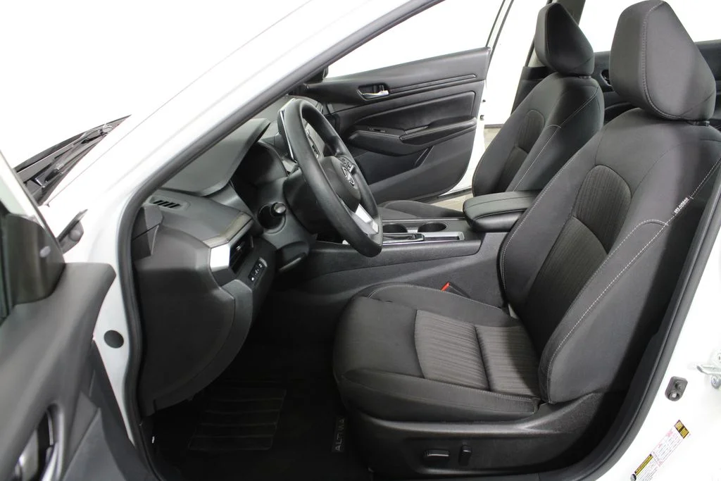 2025 Nissan Altima SV - Photo 18