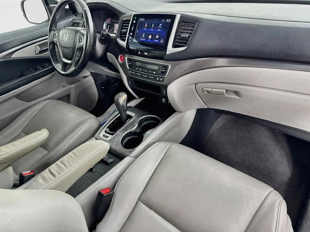 Used 2016 Silver Honda EX-L image 38