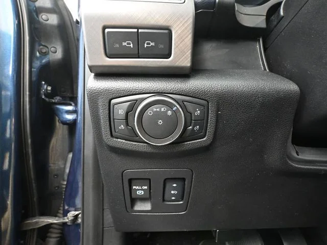 Used 2018 Blue Ford Limited image 30