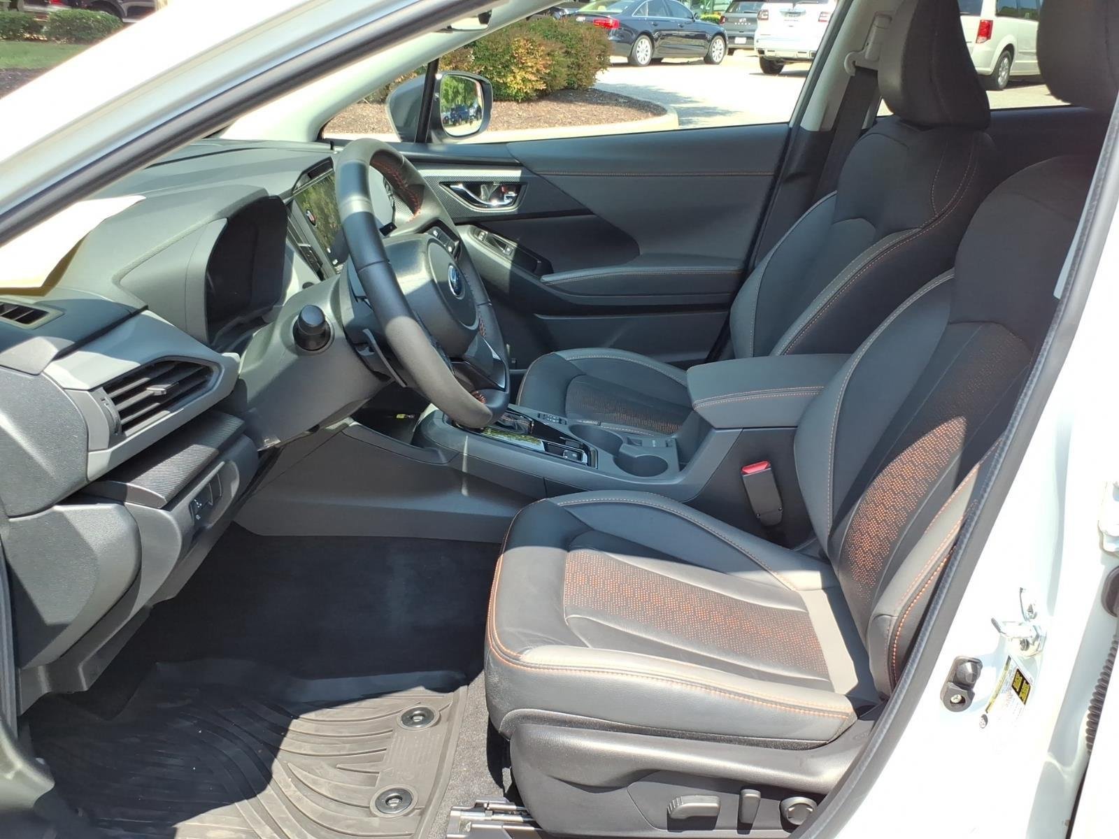 Used 2025 Crystal White Pearl Subaru Limited image 11
