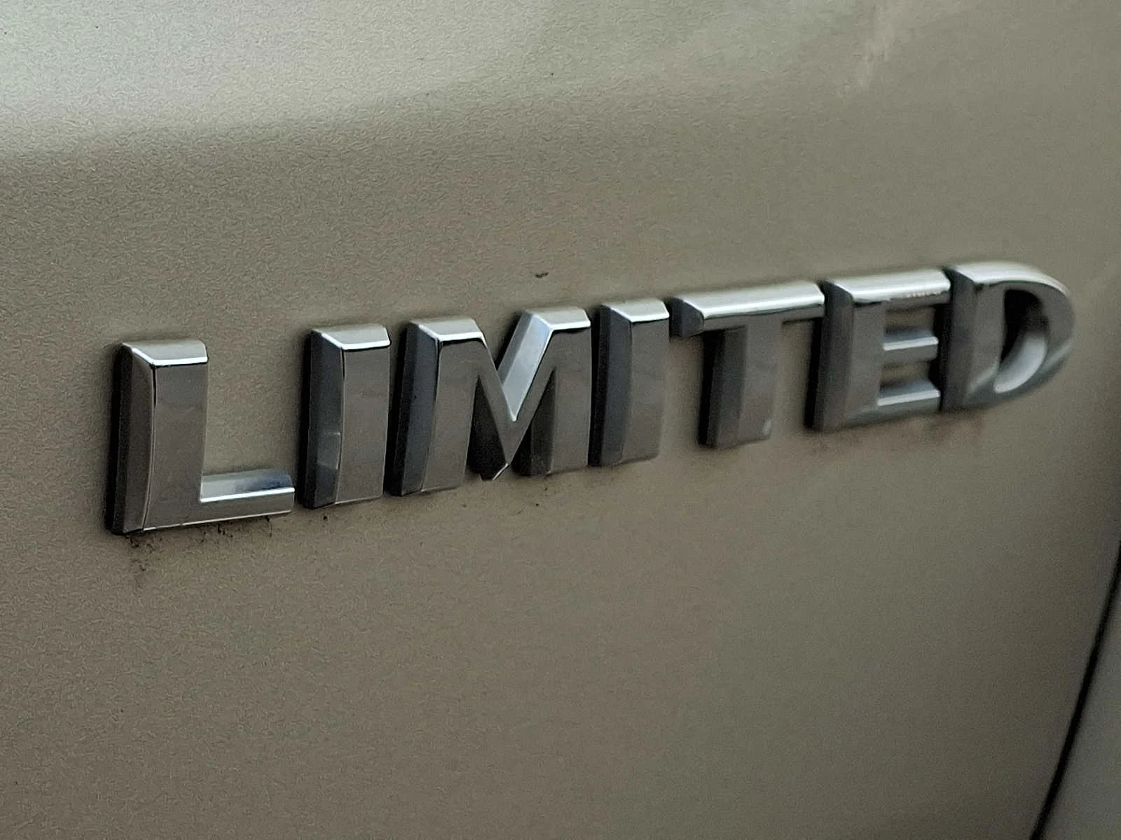 Used 2014 Cashmere Pearlcoat Jeep Limited image 33