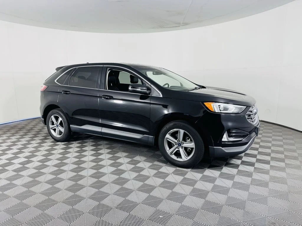 Used 2019 Black Ford SEL image 2