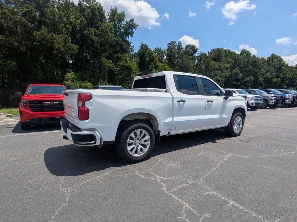 Used 2023 White Chevrolet Custom image 4