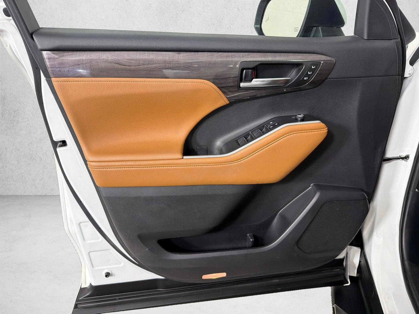 Used 2024 Wind Chill Pearl Toyota Platinum image 12