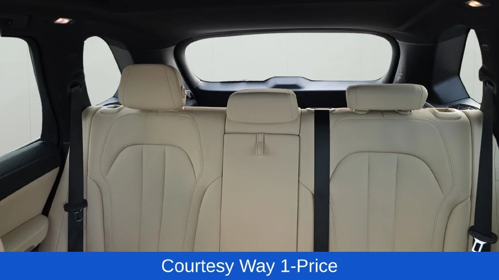 Used 2022 Gray BMW sDrive40i image 12