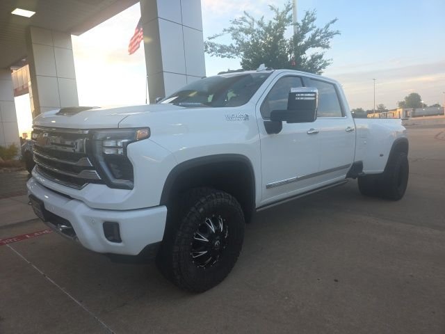 2024 Chevrolet Silverado HD High Country 4WD Crew Cab Long Box DRW's photo