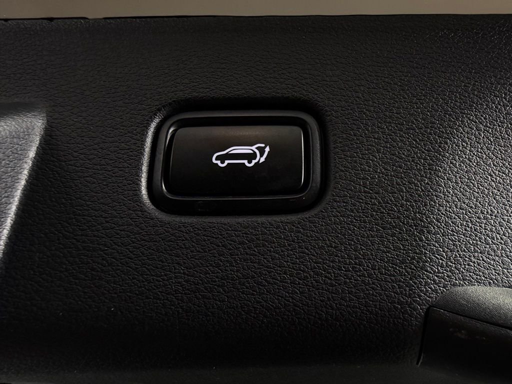 Used 2023 Snow White Pearl Kia X-Line Prestige image 29