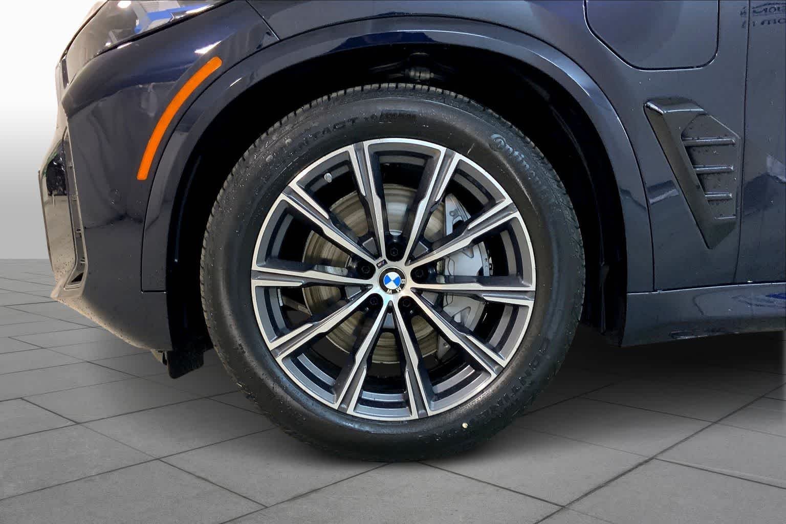 New 2026 Carbon Black Metallic BMW xDrive50e image 11