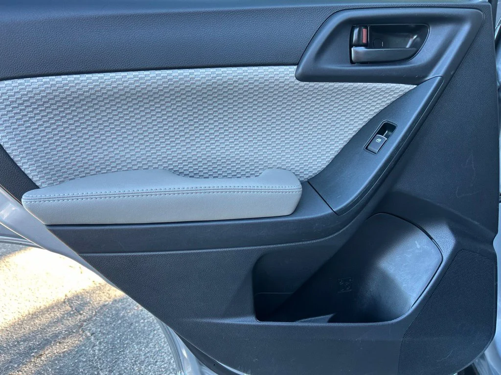Used 2018 Silver Subaru 2.5i Premium image 25