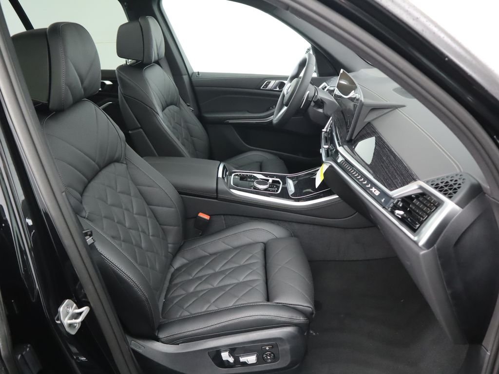 Used 2026 Black Sapphire Metallic BMW xDrive40i image 22
