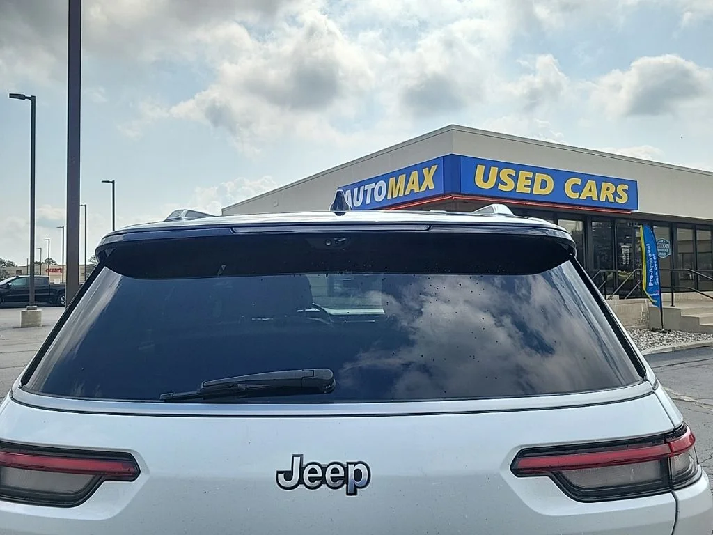 Used 2021 Bright White Clearcoat Jeep Summit image 6