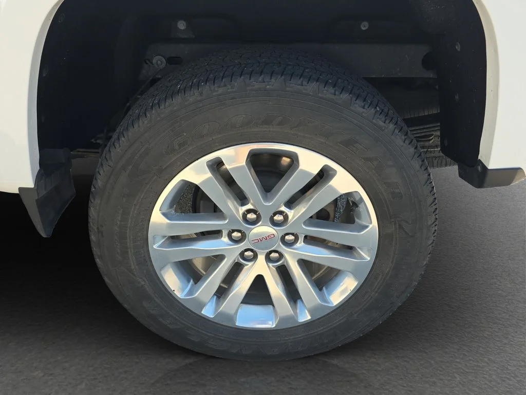 Used 2019 White GMC SLT image 5