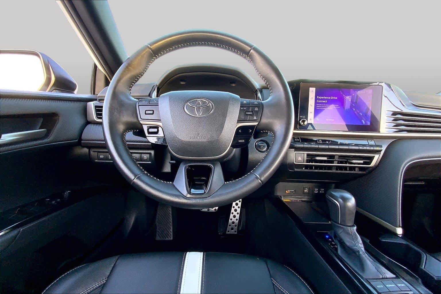 Used 2025 Ice Cap Toyota SE image 6
