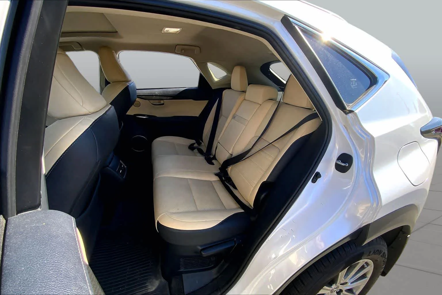 Used 2021 Eminent White Pearl Lexus  image 21