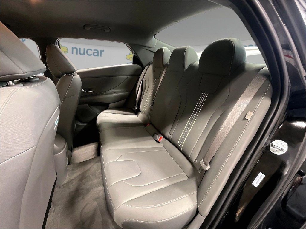 Used 2025 Black Hyundai SEL Sport image 15