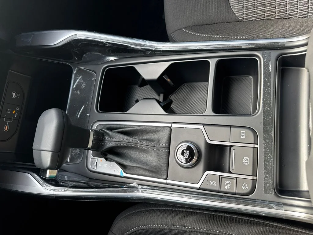 New 2026 Glacial White Pearl Kia LX image 28