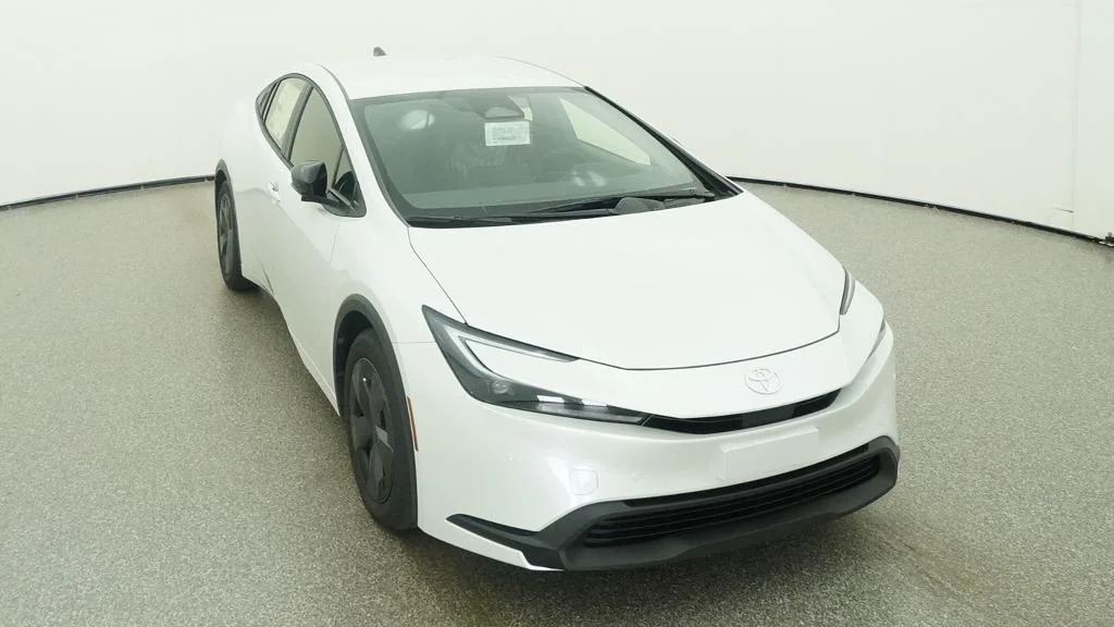 New 2027 Wind Chill Pearl Toyota LE image 8
