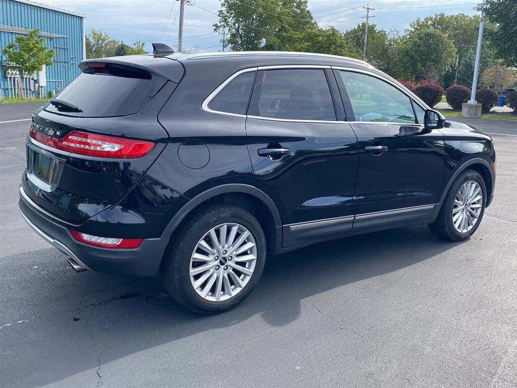 Used 2019 Infinite Black Lincoln Standard image 10