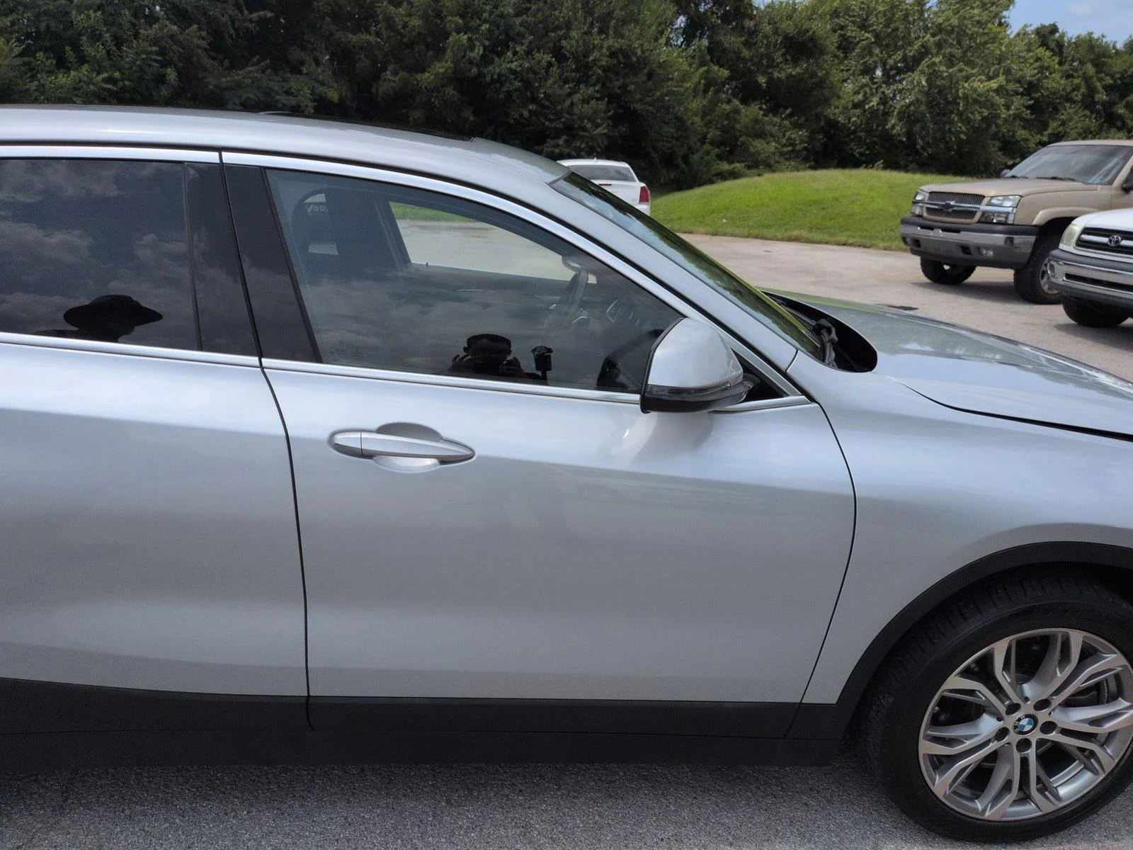 Used 2019 Glacier Silver Metallic BMW sDrive28i image 38