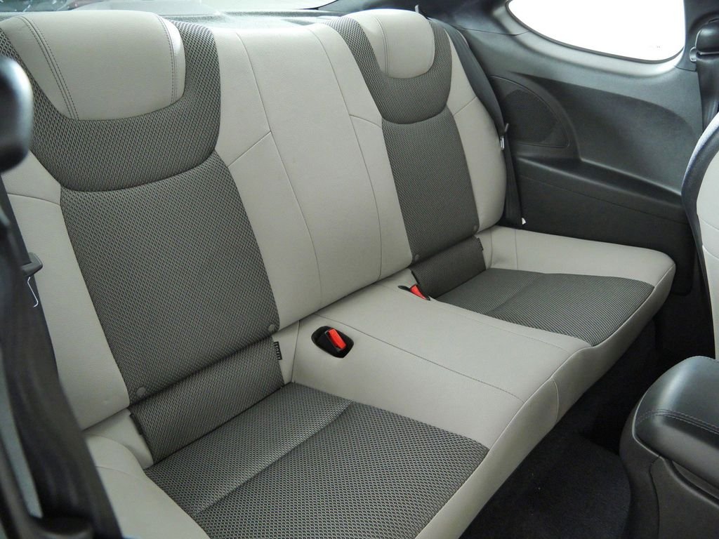 Used 2015 Black Hyundai 3.8 image 24